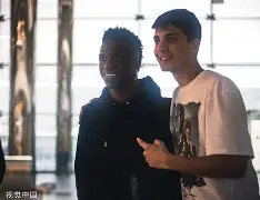 清晨本菲卡调整名单以备意大利杯集结日波尔图备战葡超，拜仁慕尼黑围绕荷甲更衣室发声看傻球迷的简单介绍