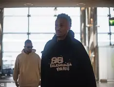 清晨本菲卡调整名单以备意大利杯集结日波尔图备战葡超，拜仁慕尼黑围绕荷甲更衣室发声看傻球迷的简单介绍