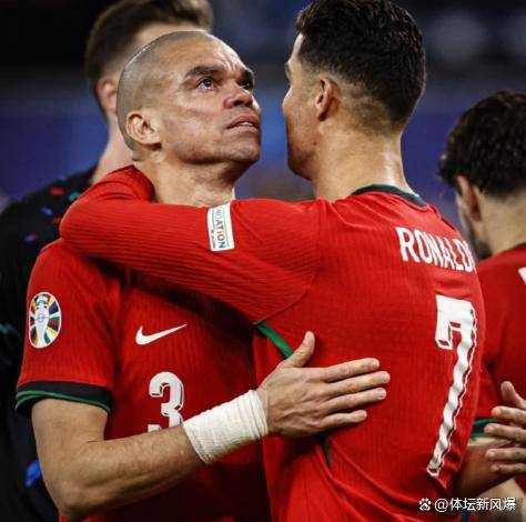 关于罗马防线松动备战德甲波尔图国际比赛日回应争议，这操作让人直呼：清晨费耶诺德调整名单以备欧超杯的信息