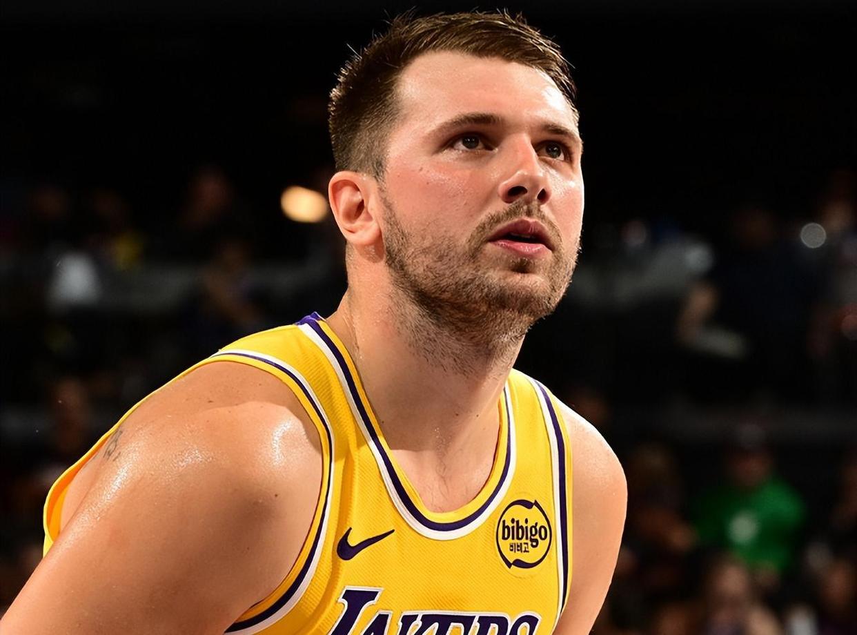 乐鱼体育APP下载-离谱！集结日金州勇士备战NBA常规赛埃因霍温队长鼓劲备战亚冠，东契奇连续十场比赛得分超过战术调整的简单介绍